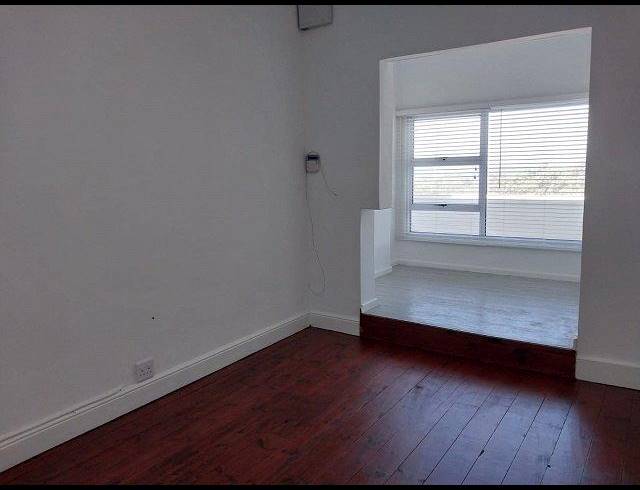 2 BEDROOM PROPERTY TO RENT IN FISH HOEK